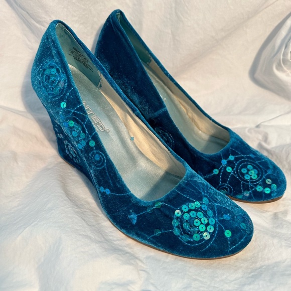 Wanted Brand Teal Color Wedges. Size 8. - Picture 1 of 7